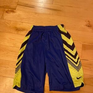 Blue Nike shorts size – men’s small